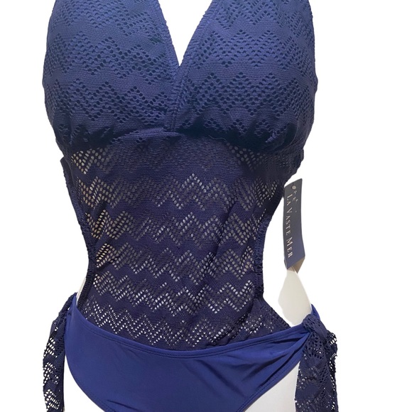 Lady swimsuit size L fits M - Picture 2 of 4